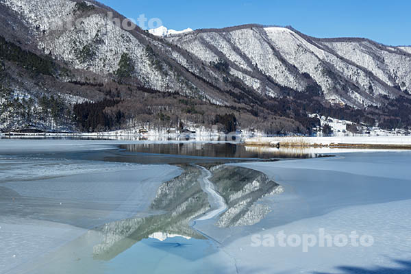 凍る木崎湖と鹿島槍.jpg